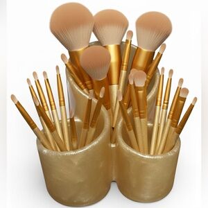 NORE’S NOVELTIES Handcrafted Makeup Brush/Desk Organizer -Create or pick a color